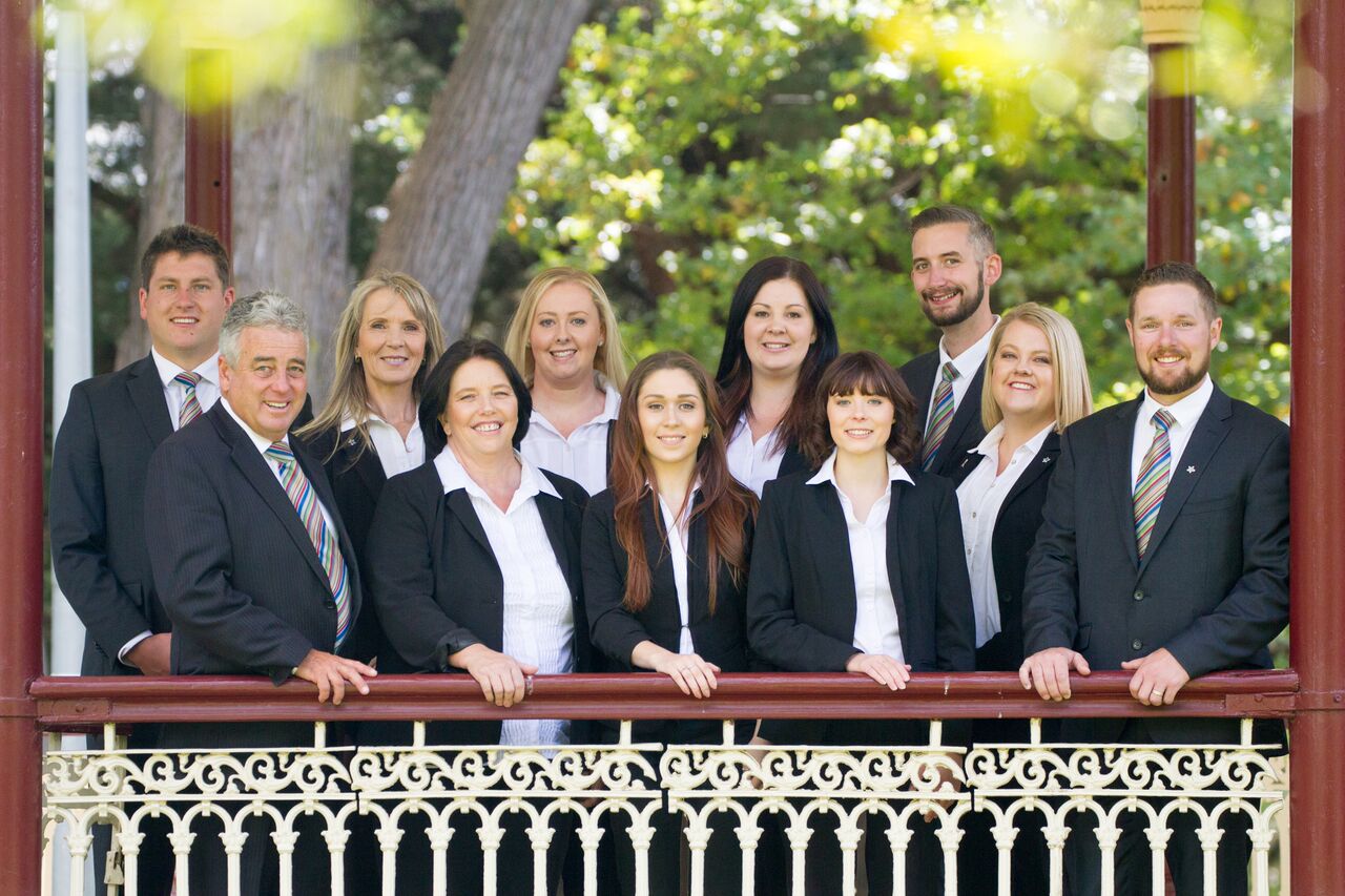 picture of the owners and staff of Professionals Real Estate Armidale